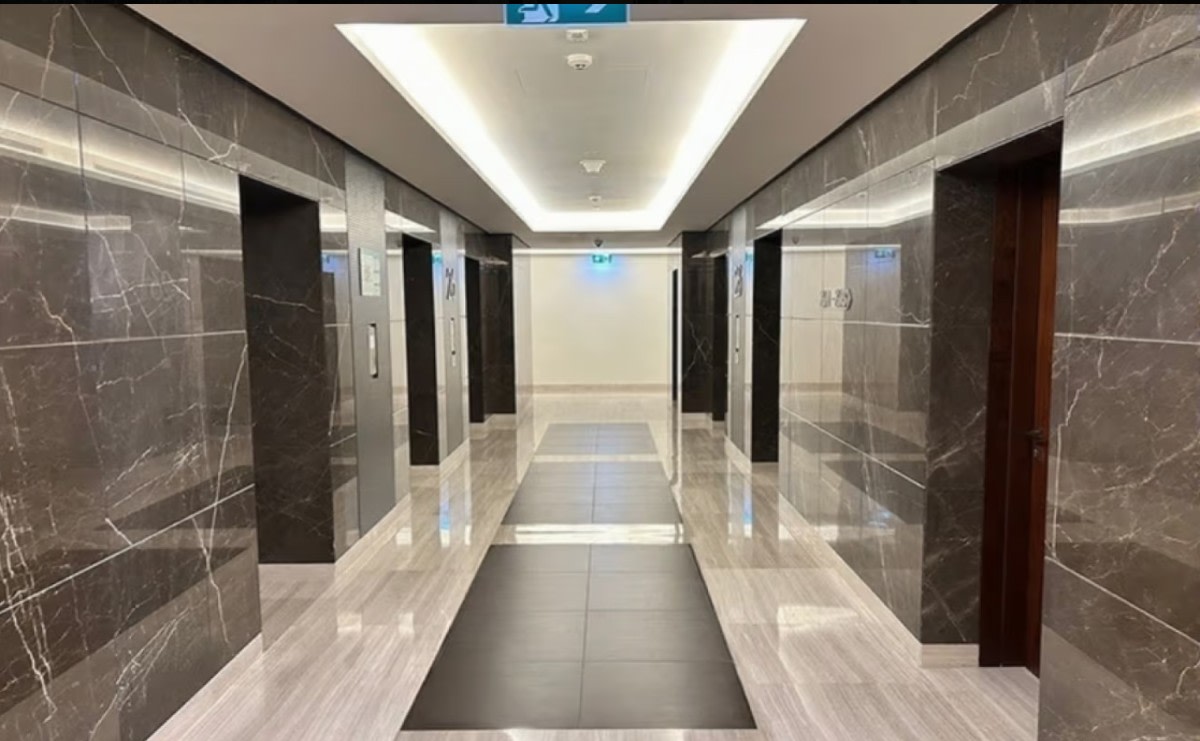 Topside- Oppulent Community- Luxury Interior — image 7