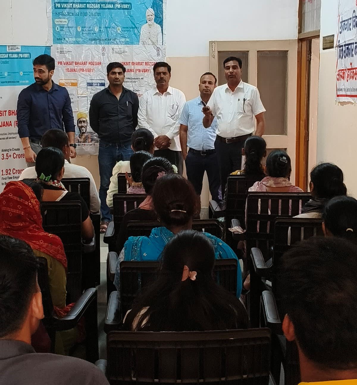 महेंद्रगढ़ | रोजगार मेले में उमड़े युवा : 38 अभ्यर्थियों को मौके पर मिली नौकरी | कई बड़ी कंपनियां पहुंचीं