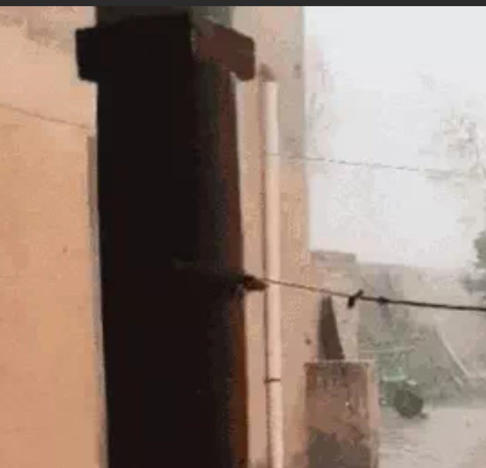 फतेहाबाद में तेज बारिश के साथ ओले भी गिरे। वहीं, तूफान के कारण जांडवाला बांगर में मोबाइल टावर टूटकर गिर गया।