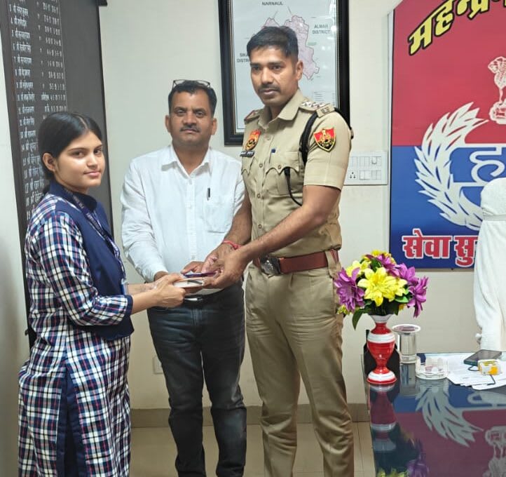 नांगल चौधरी | छात्राओं ने किया पुलिस थाने का शैक्षणिक भ्रमण : अधिकारों व सुरक्षा के प्रति हुईं जागरूक, बोर्ड टॉपर चित्रा का भी हुआ सम्मान