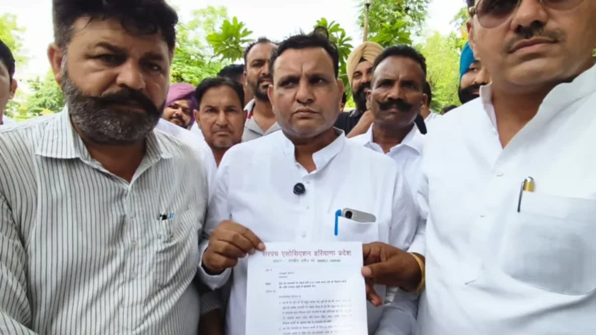 फतेहाबाद | पंचायतों के विकास कार्यों में बाधाओं पर गरजे सरपंच : ईंटों के रेट बढ़ाने और फंड सीधे खातों में भेजने की मांग