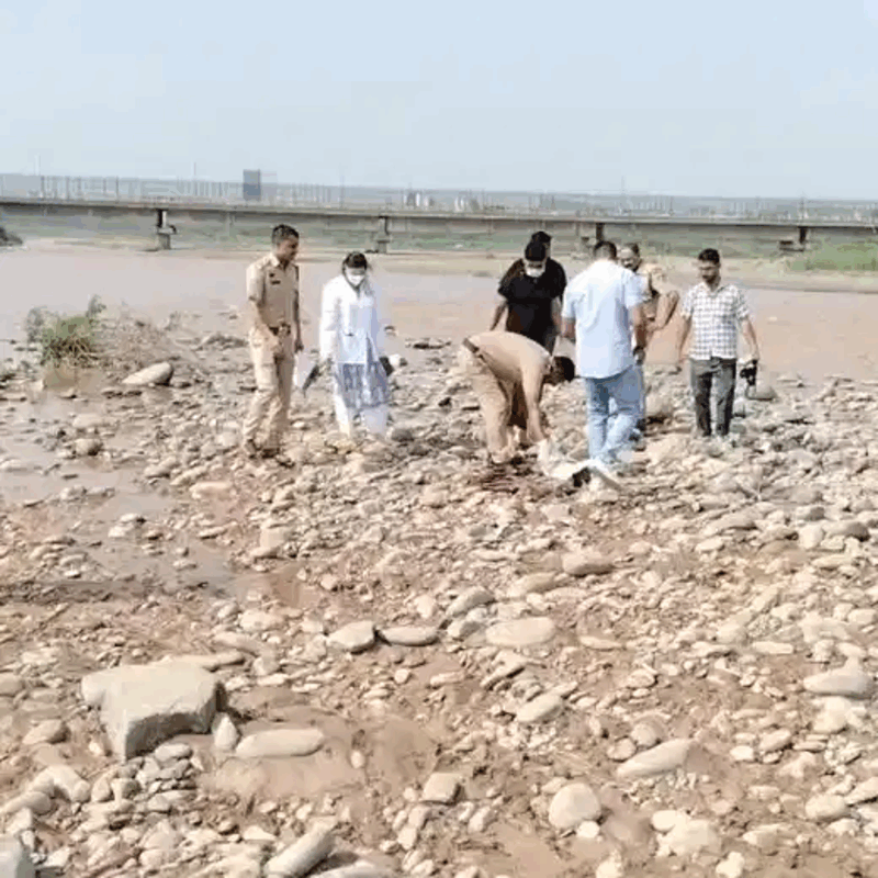 घग्गर में मिला नवजात का शव : इलाके में हड़कंप | फॉरेंसिक टीम ने की जांच | पुलिस ने शुरू की छानबीन