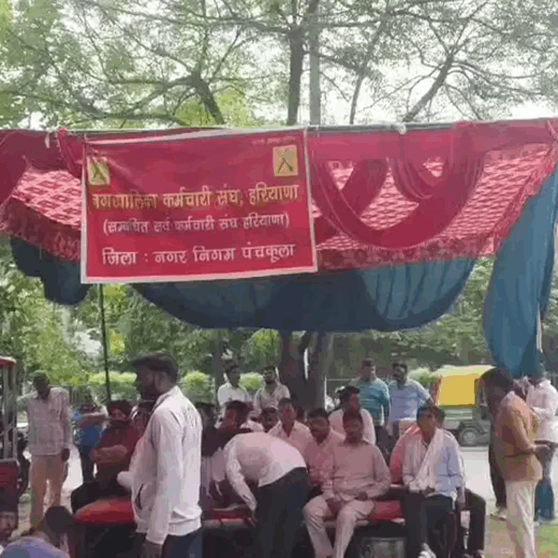 Panchkula News | सफाई कर्मियों के धरने को कांग्रेस का समर्थन : सांसद वरुण चौधरी पहुंचे | मांगों को बताया जायज