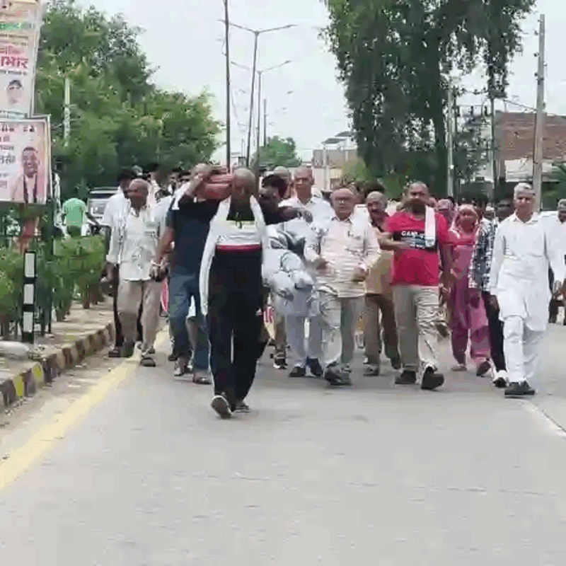 Fatehabad News | सफाई कर्मचारियों का सरकार के खिलाफ प्रदर्शन : भाजपा कार्यालय के बाहर फूंका पुतला | मांगें पूरी करने की मांग