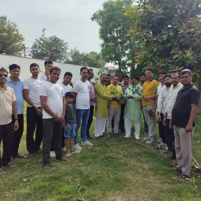नारनौल रेलवे स्टेशन पर स्वच्छता और हरियाली का संदेश : 'स्वच्छ भारत–स्वच्छ रेलवे स्टेशन अभियान (4)' | प्लेटफार्म-1 पर सफाई, पौधारोपण और जनजागरूकता कार्यक्रम | राष्ट्रीय सैनी सभा व दैनिक रेलयात्री जागरूक मंच की पहल