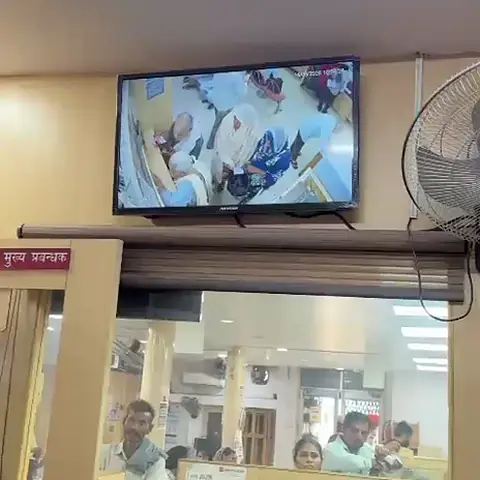 Kurukshetra News | PNB बैंक में बुजुर्ग के थैले से 1 लाख रुपये चोरी : दो महिलाओं पर वारदात का आरोप | CCTV में कैद हुई घटना | पहचान और तलाश में जुटी पुलिस