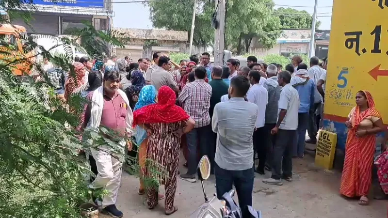 Rewari News | दो साल से पेयजल संकट का आरोप : नारनौल रोड पर लगाया जाम | DSP ने समझाकर खुलवाया रास्ता