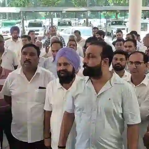 Yamunanagar News | मांगों को लेकर सड़कों पर उतरे आढ़ती : जिला सचिवालय पर प्रदर्शन | हड़ताल की दी चेतावनी