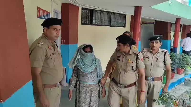 Kurukshetra News | पति की हत्या के आरोप में पत्नी गिरफ्तार : वारदात के बाद छत से कूदकर हुई थी घायल | तीन चाकू और अन्य सामान बरामद