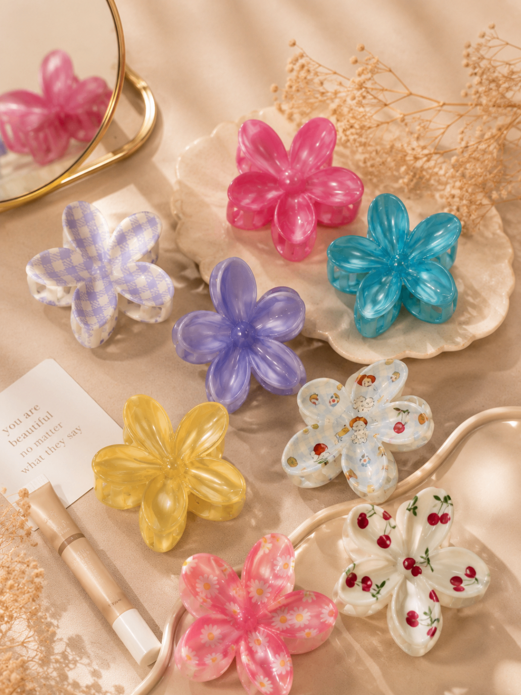 Flower Claw Hair Clip in Multicolor – Accessories from Handpicked