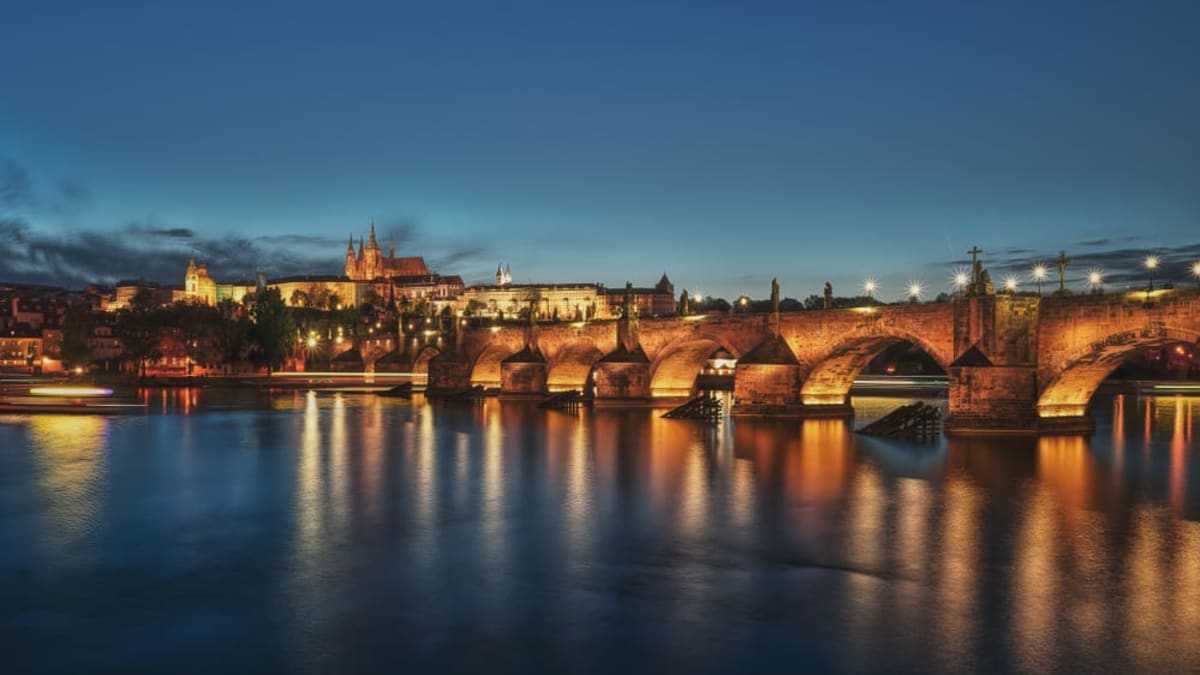 Sochy Karlova mostu a jejich symbolika