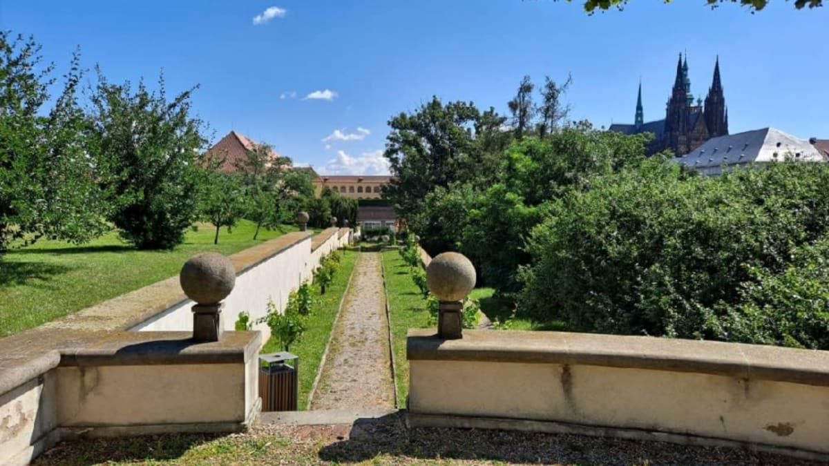 Jelení příkop a Královská zahrada Pražského hradu