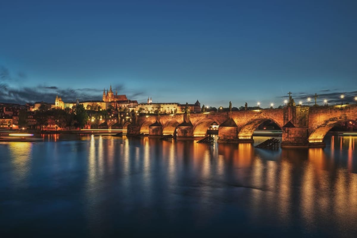 Sochy Karlova mostu a jejich symbolika