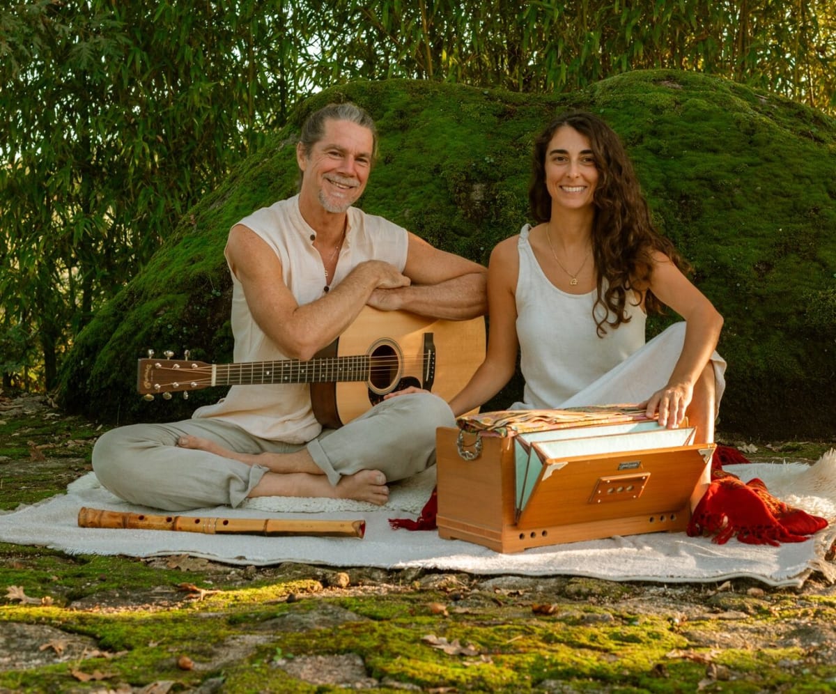 Kevin James Caroll & Susana – Mantra, Kirtan & Heart songs – Live in Prague