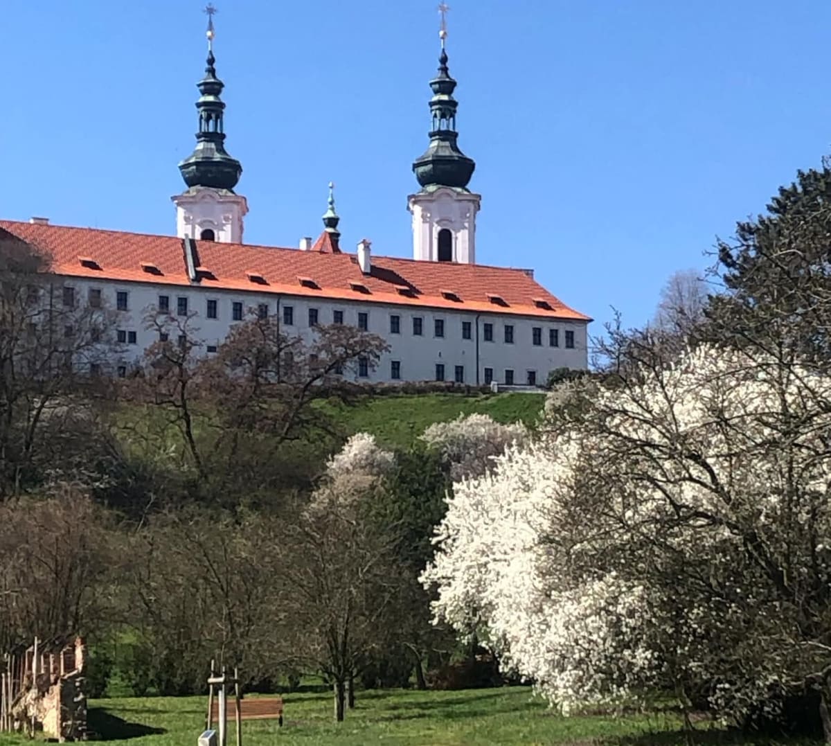 Jarní putování Petřínským údolím