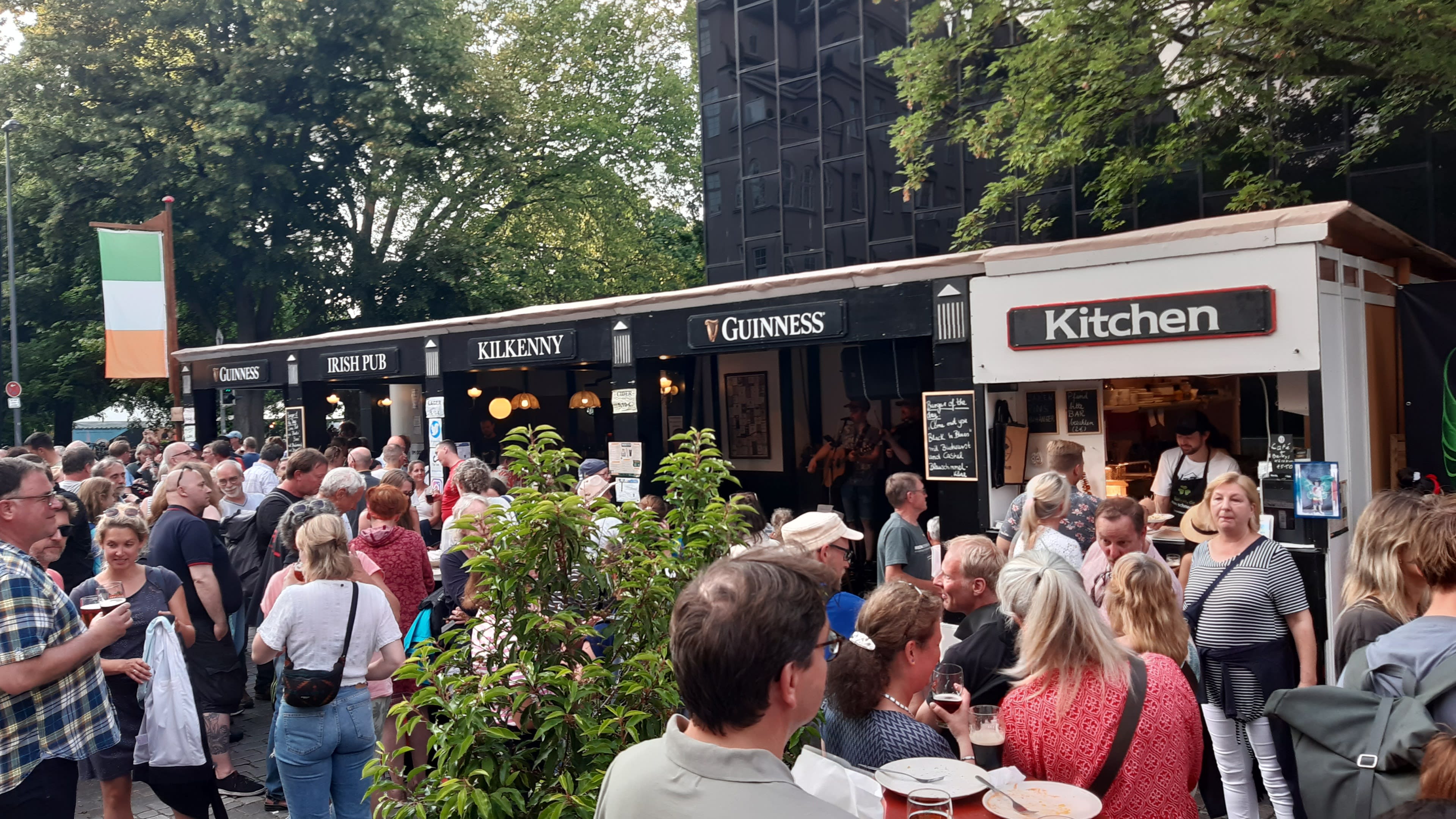 The Kiwo Event Bar Outside Daytime 3