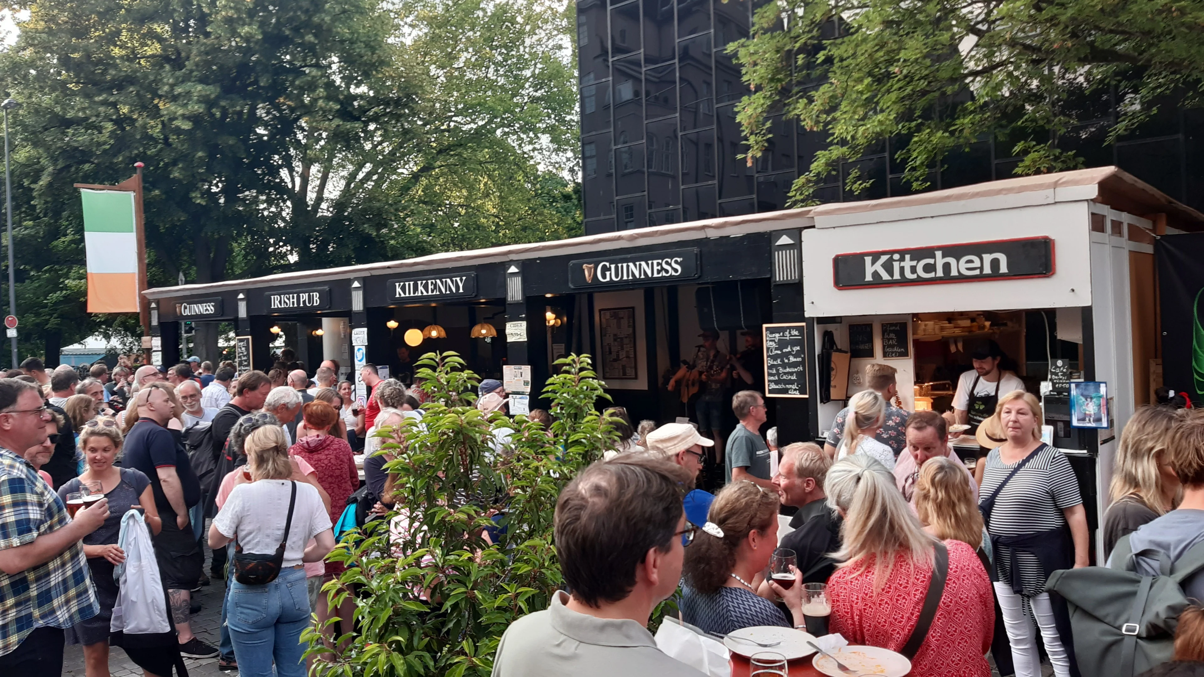 The Kiwo Event Bar Outside Daytime 3
