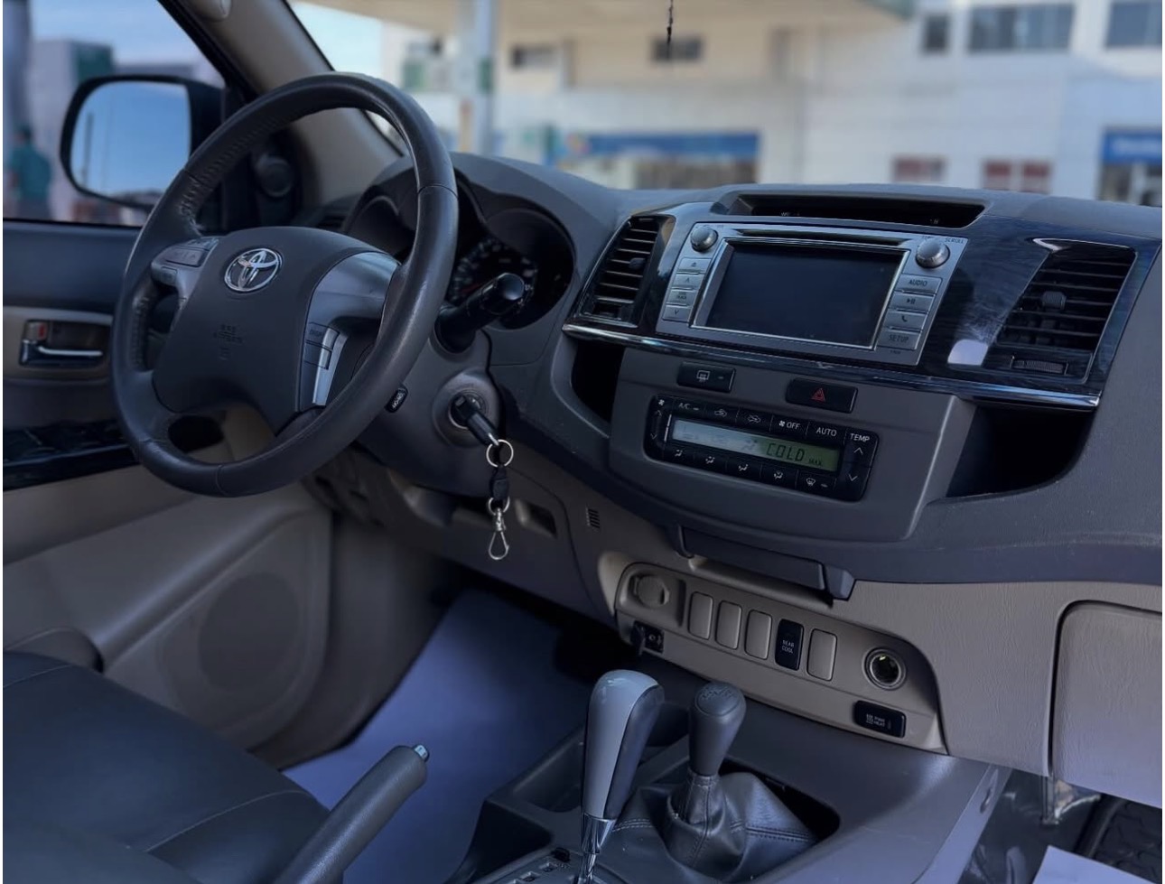 TOYOTA FORTUNER SRV - Foto 8