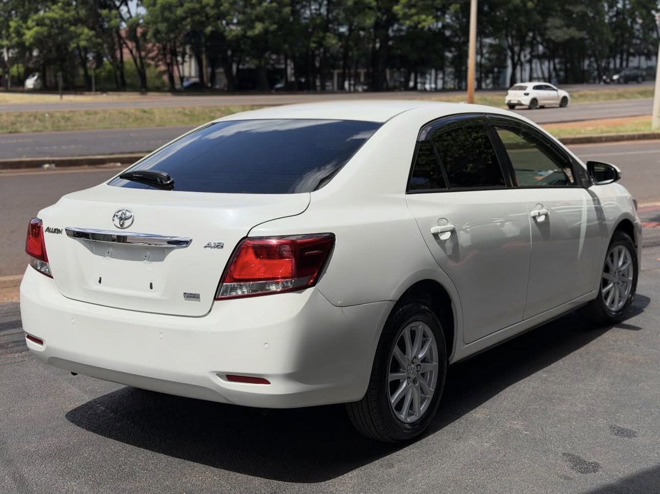 Toyota  Allion - Foto 4