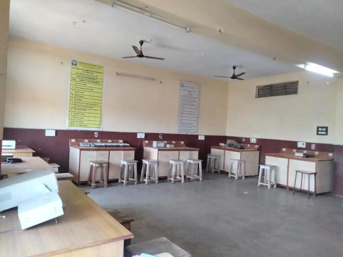 Electronic Lab 1 Photo 1