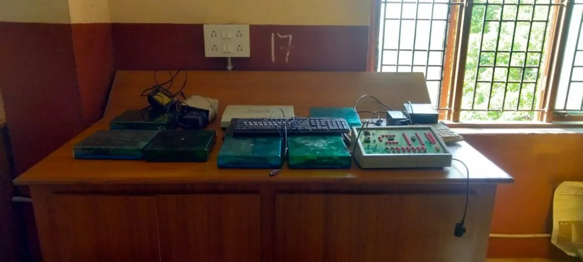 Electronic Lab 2 Photo 1