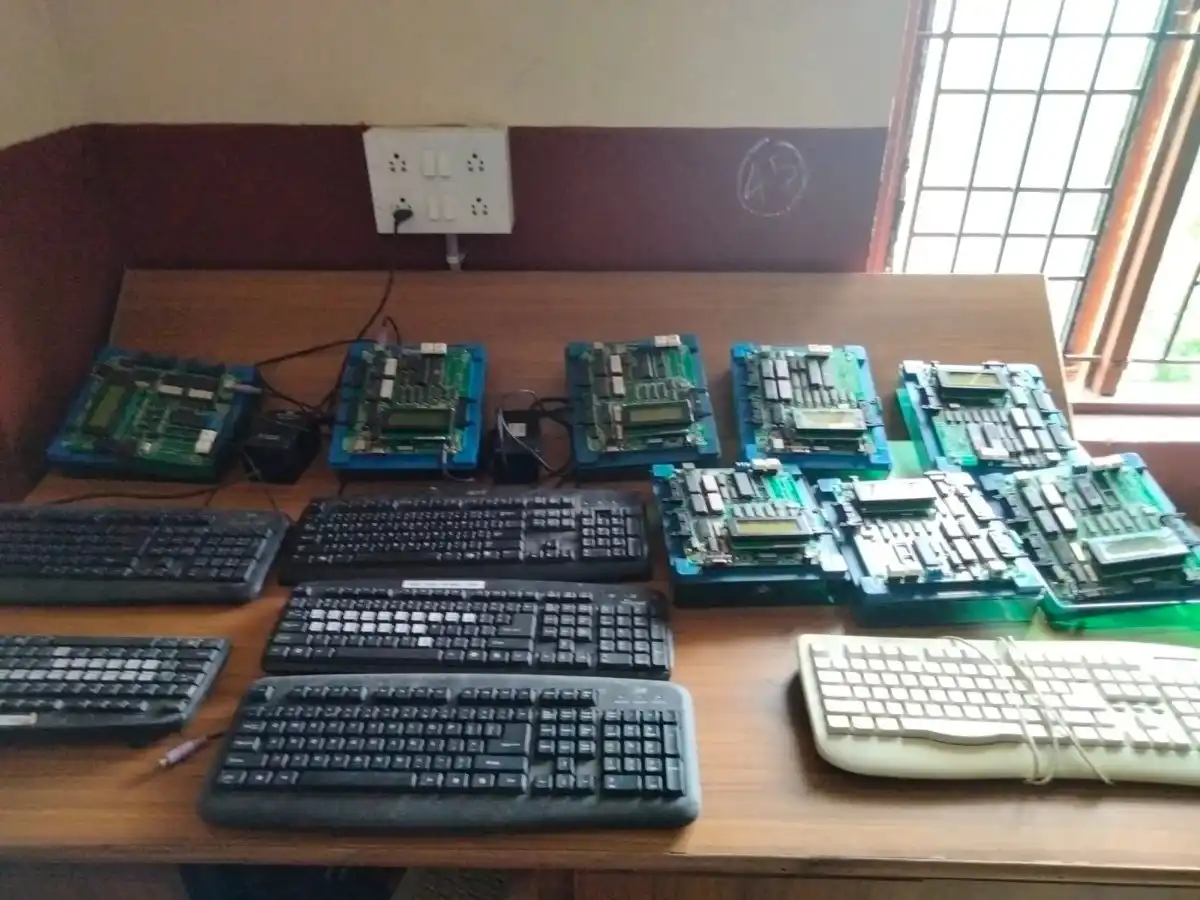 Electronic Lab 2 Photo 2