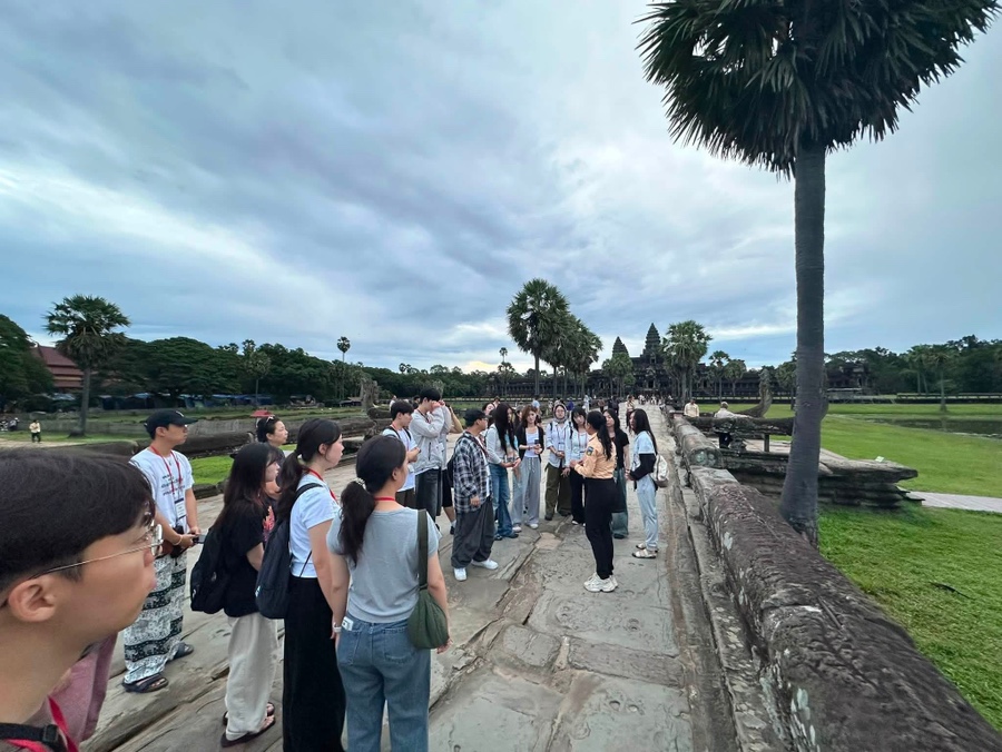 Angkor Wat temple tour