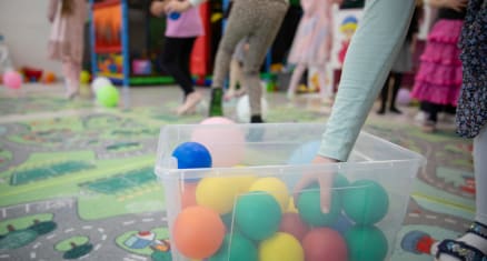 Petit Club Matinée - Une Journée en Francais pour Enfants de 2 á 7 ans - hétfő
