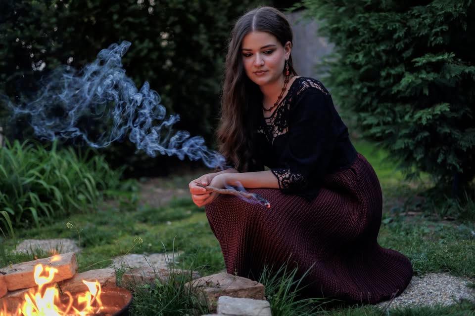 Szabados Tünde: Ég a mező – Tematikus népzenei koncertek