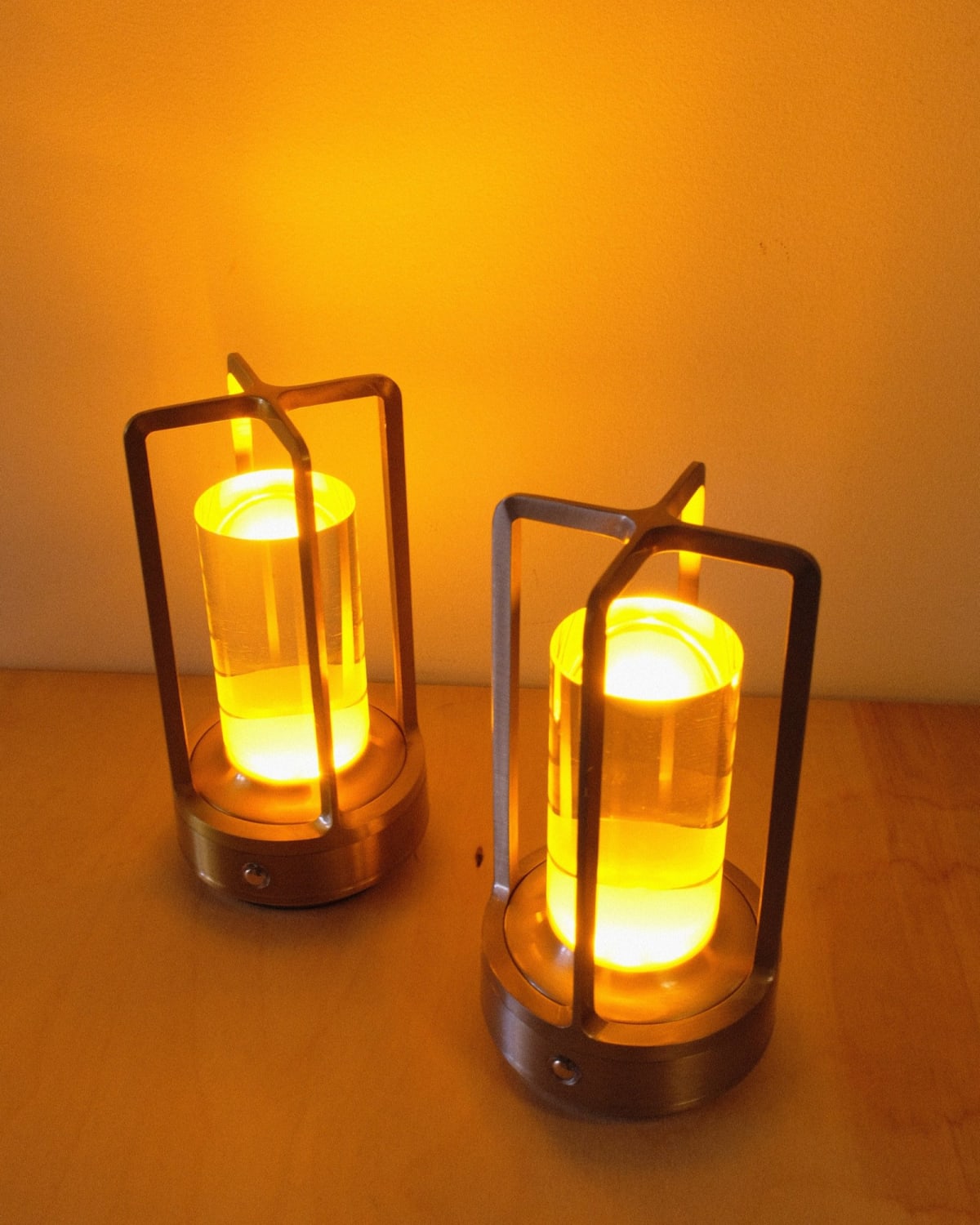 Cross-shaped desk lamp — Photograph 12 of 13