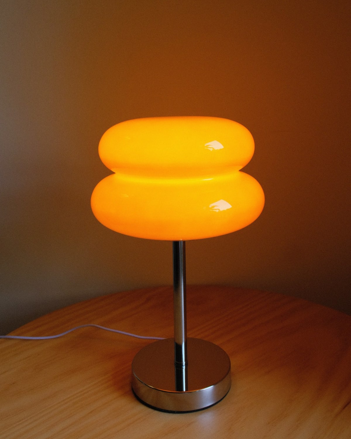 Hamburger-shaped table lamp — Photograph 8 of 11