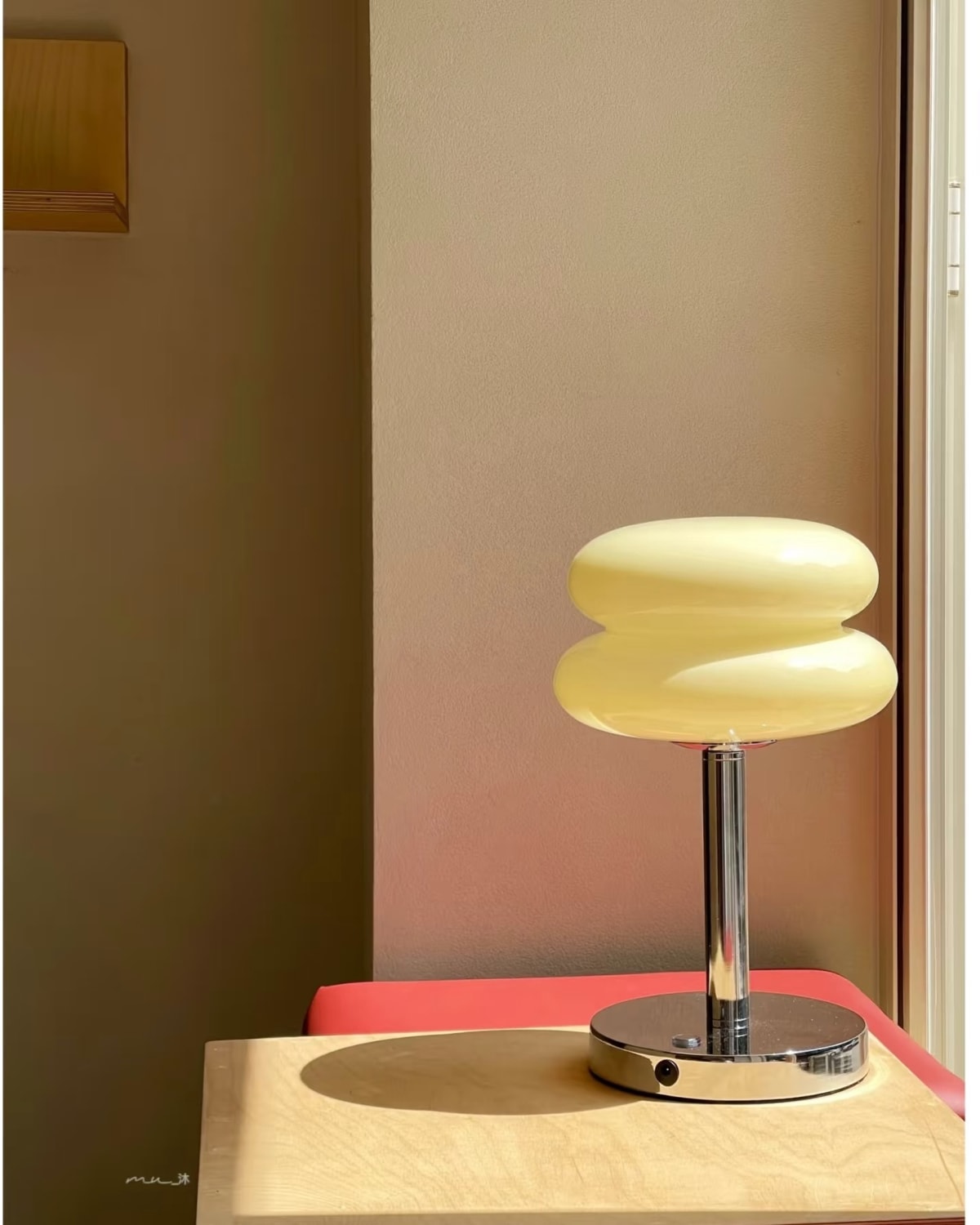 Hamburger-shaped table lamp
