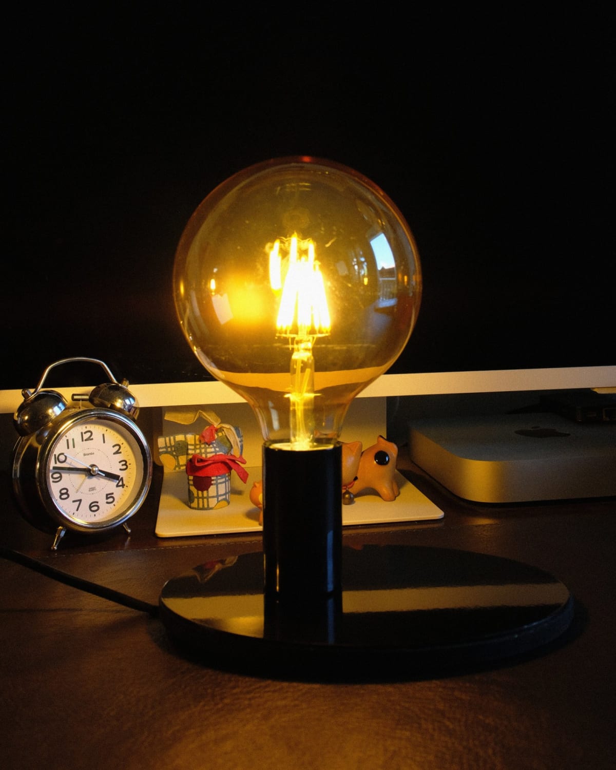 Tungsten lamp — Photograph 4 of 6