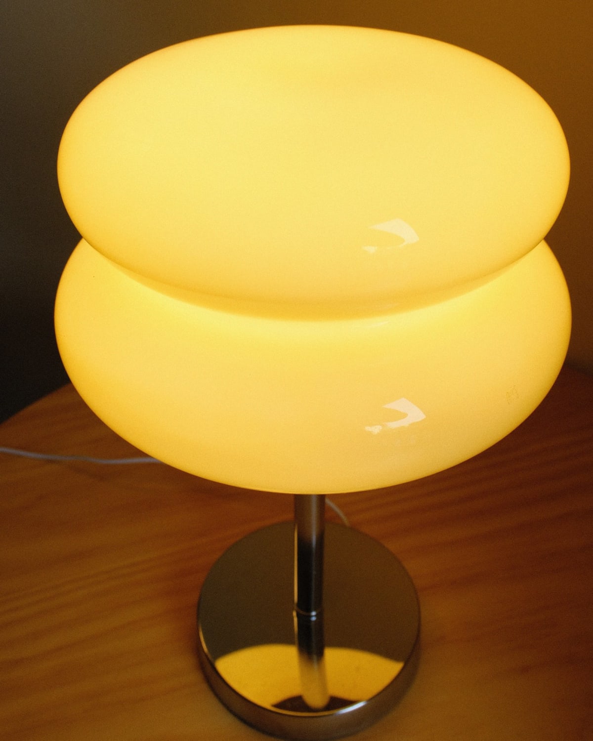 Hamburger-shaped table lamp — Photograph 6 of 11