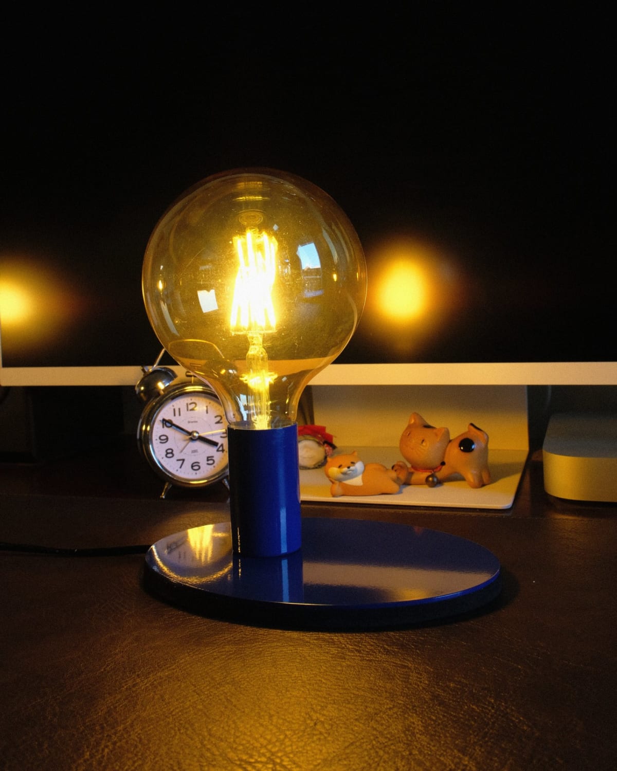Tungsten lamp — Photograph 5 of 6