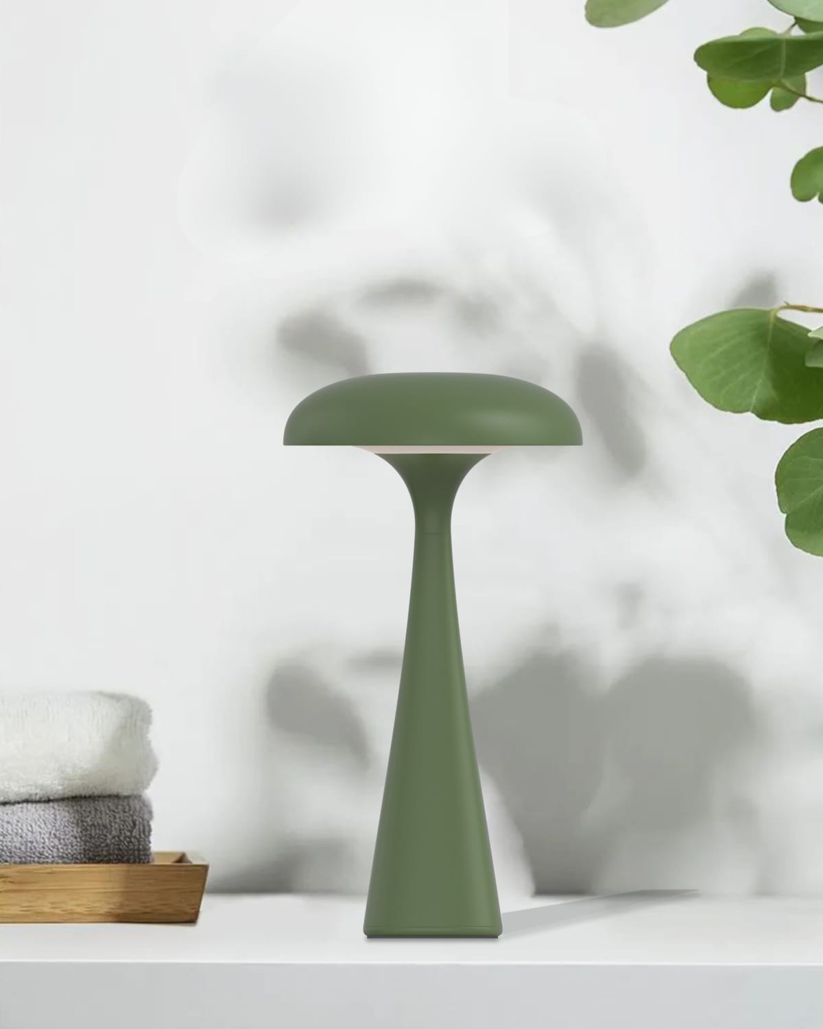 Jellyfish table lamp — Photograph 5 of 17