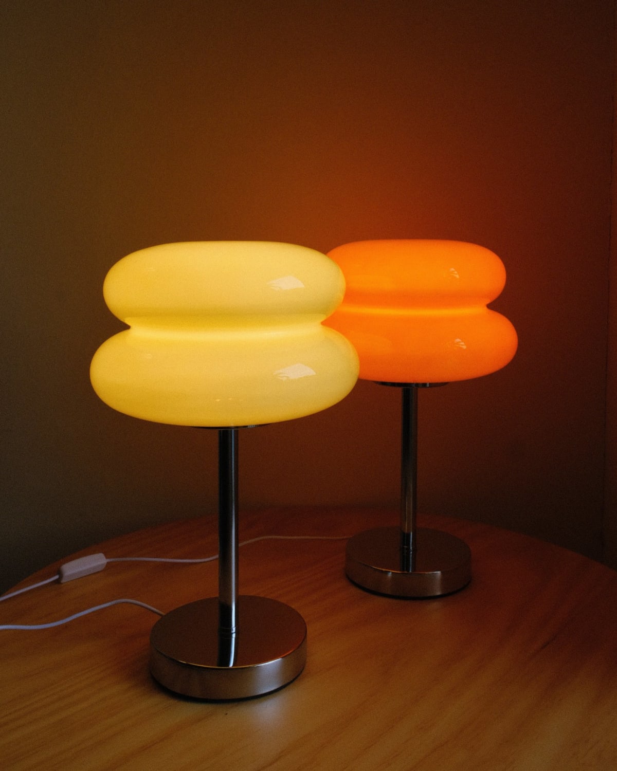 Hamburger-shaped table lamp — Photograph 9 of 11