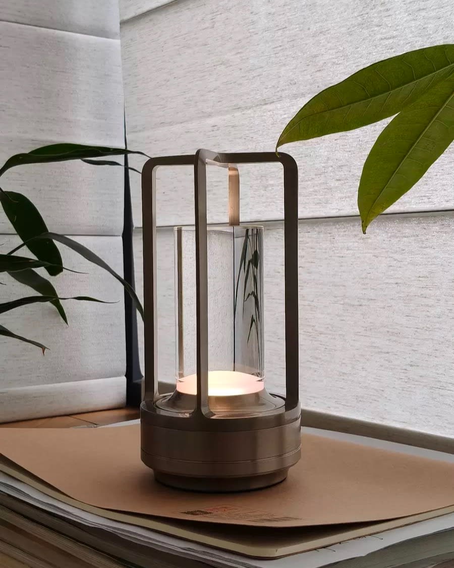Cross-shaped desk lamp — Photograph 6 of 13