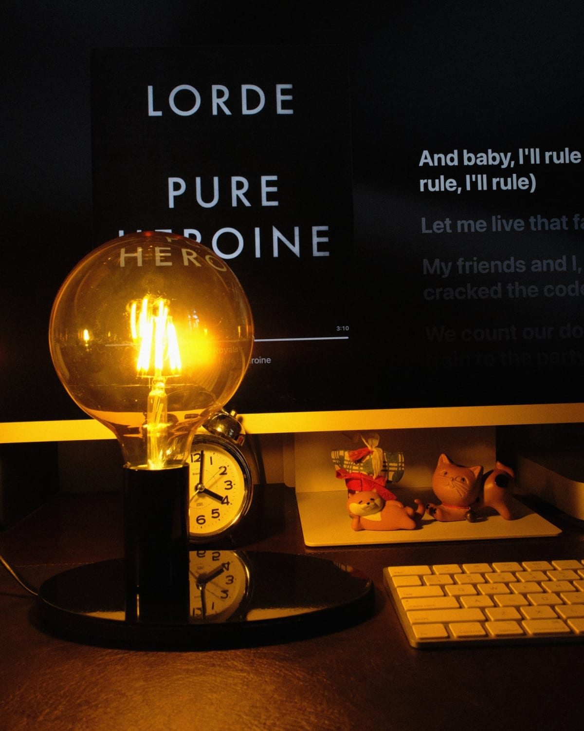 Tungsten lamp — Photograph 6 of 6