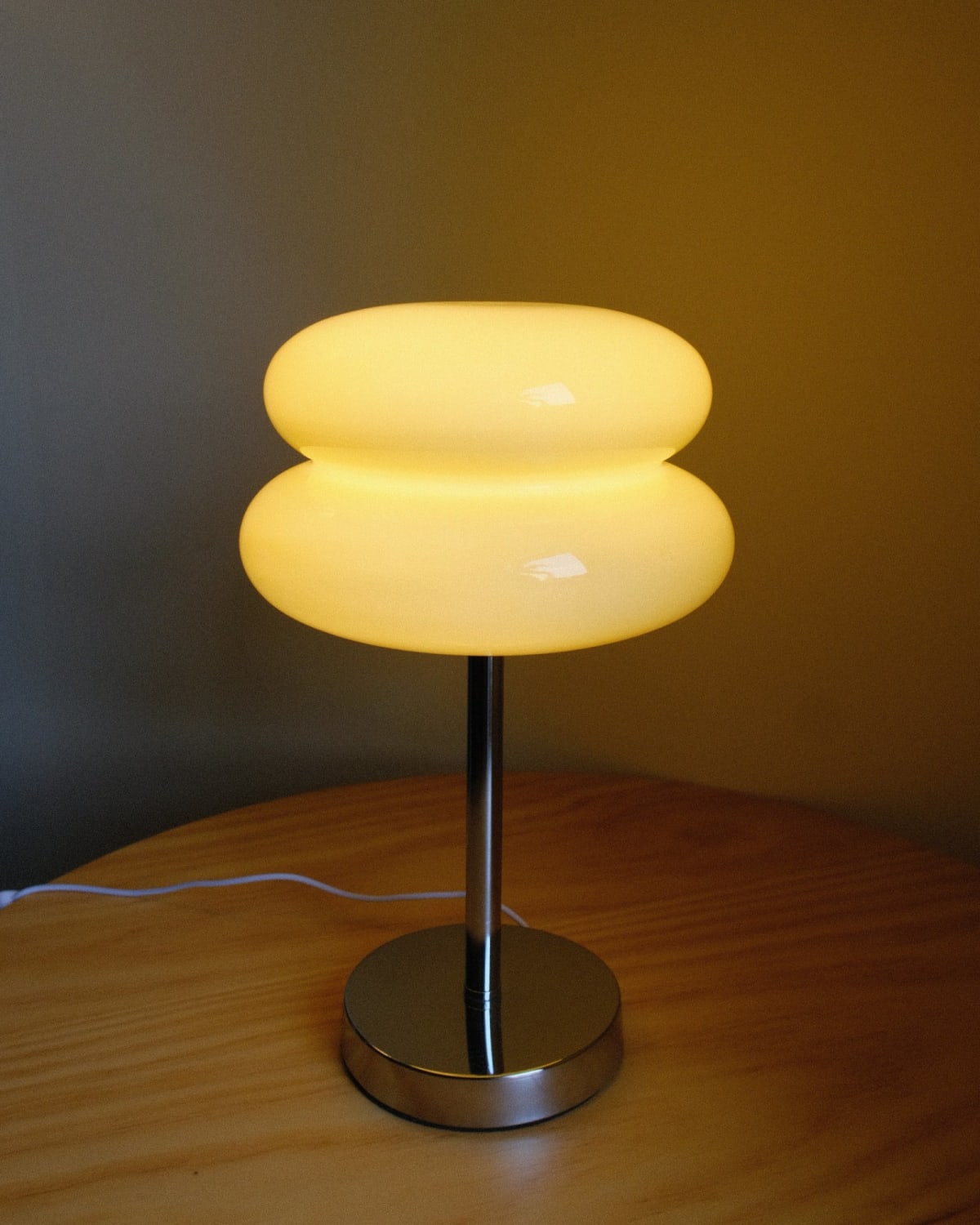 Hamburger-shaped table lamp — Photograph 5 of 11