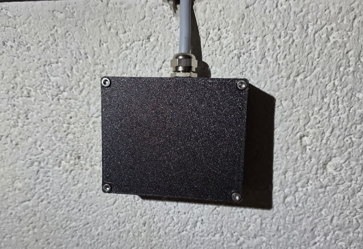 Vue 2 - Boîtier étanche sur mesure pour automatisation de garage