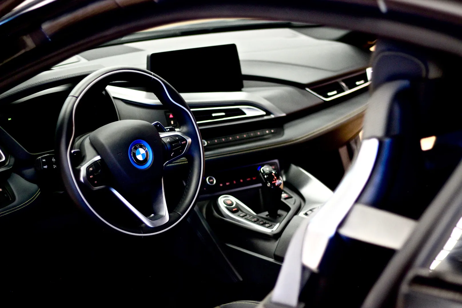 سيارات BMW في سوريا: الفخامة الألمانية والأداء الرياضي في ميزان السوق المحلي