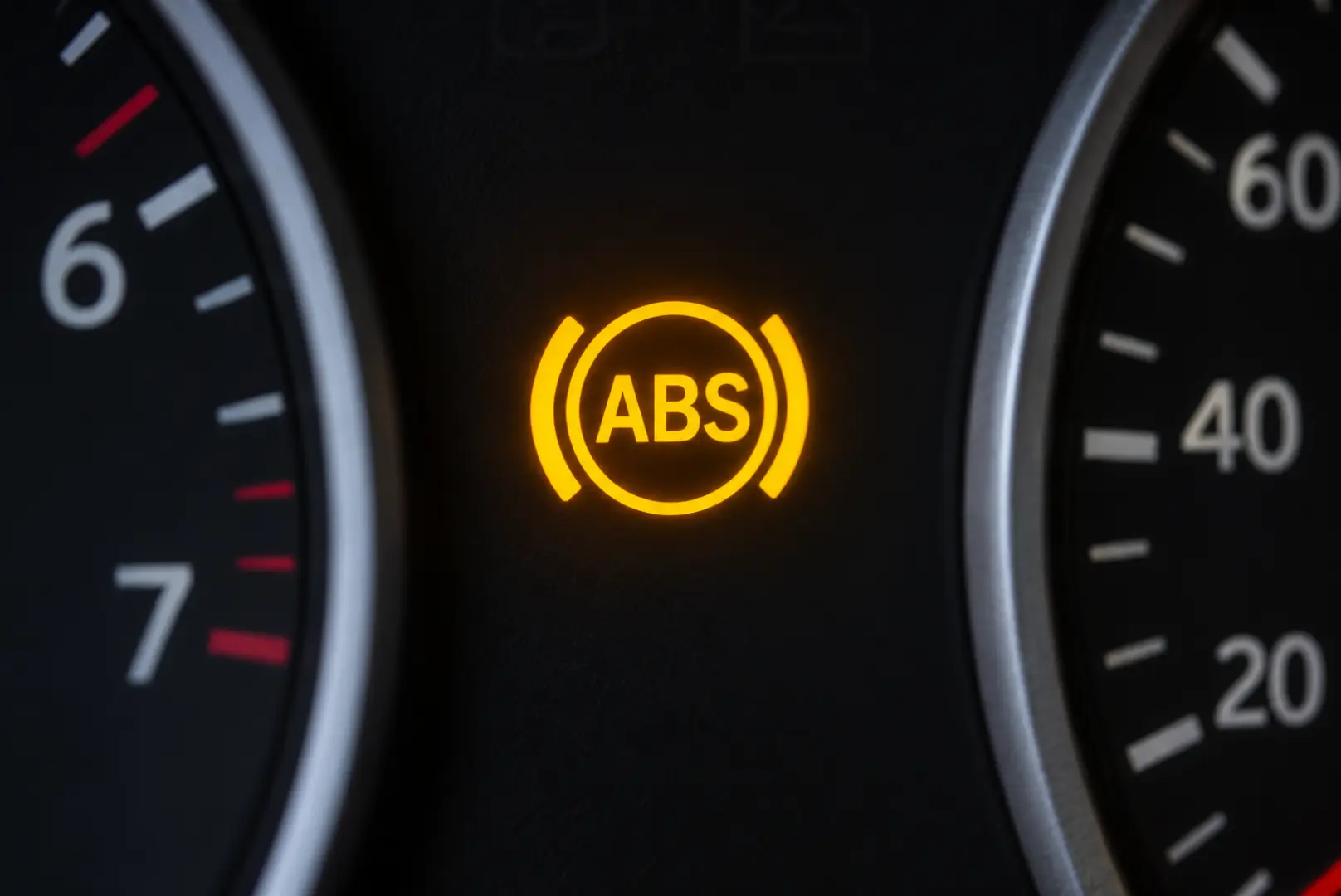 لمبة ABS في تابلو السيارة