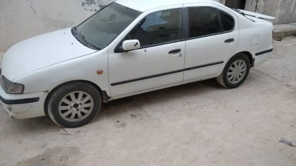 نيسان صني 2002 - صورة 1