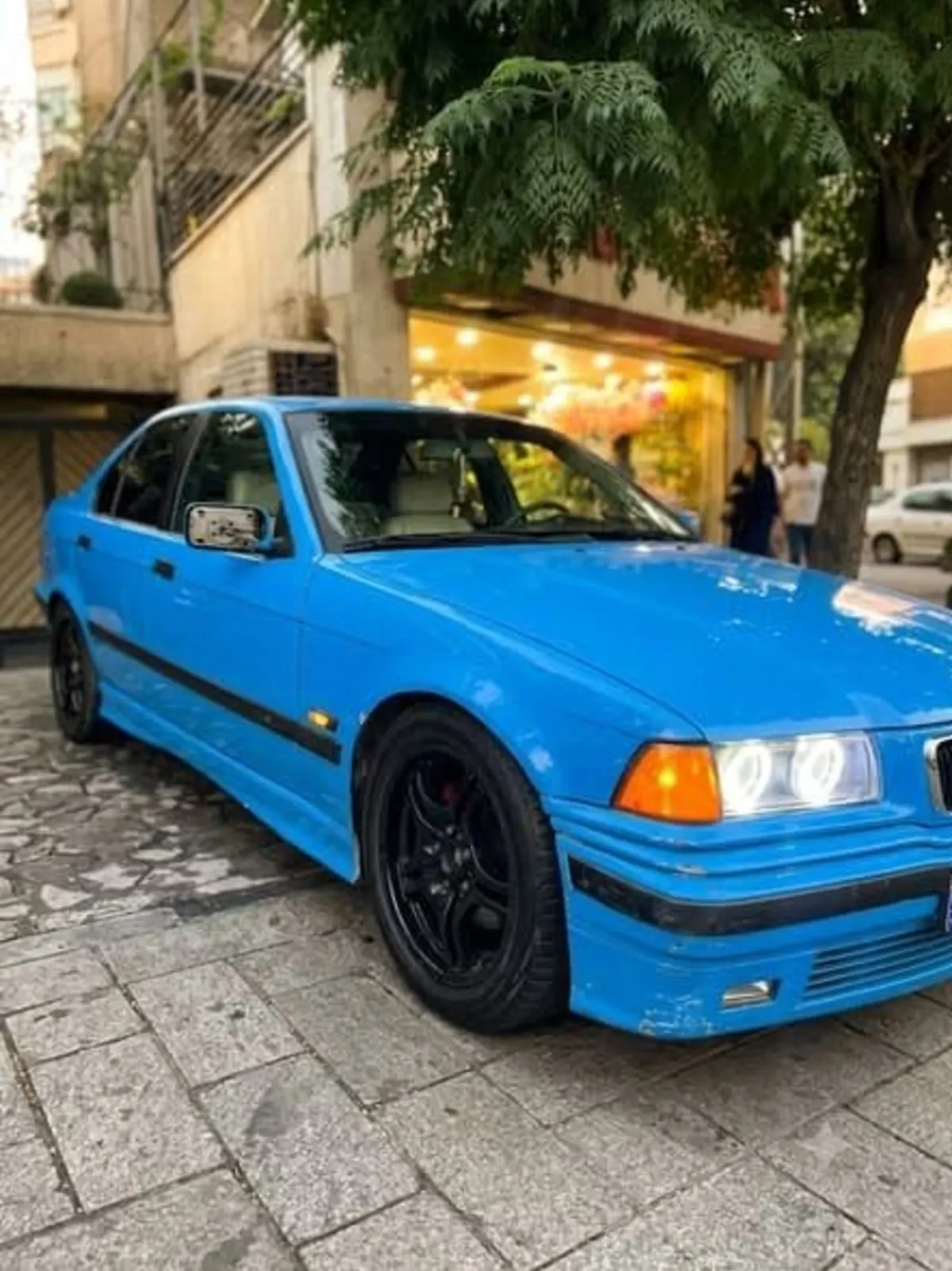 بي إم دبليو الفئة الثالثة 1992