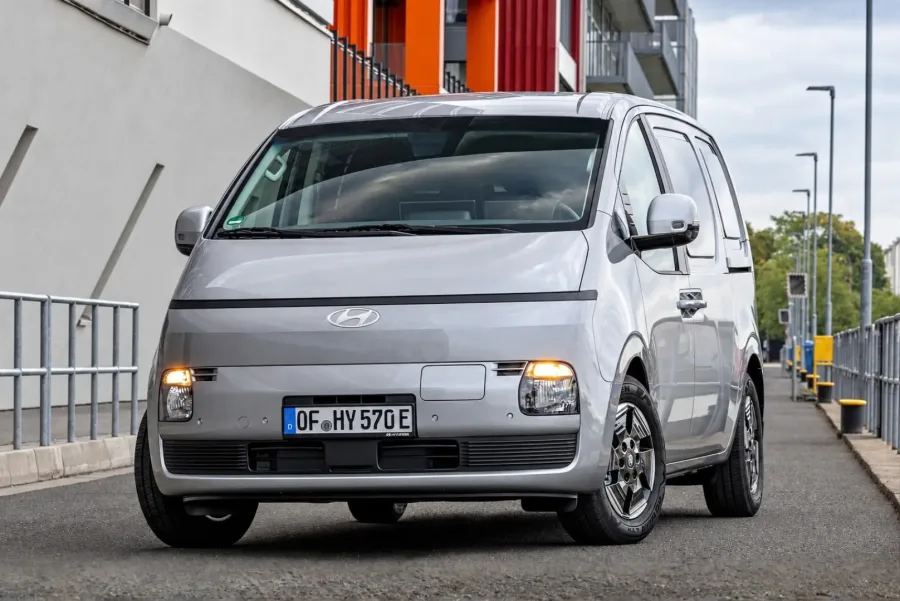 هيونداي ستاريا Cargo الكهربائية 2026: بطارية 84 kWh وشحن 800 فولت
