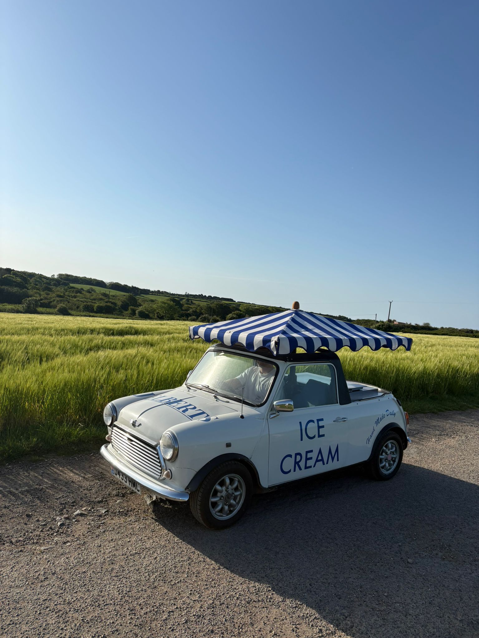 Jelbert's ice cream Mini in the Cornish countryside