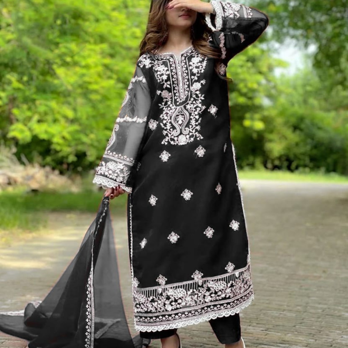 Luxury Fully Embroidered 3-Piece Organza Suit with Crepe Inner & Trouser