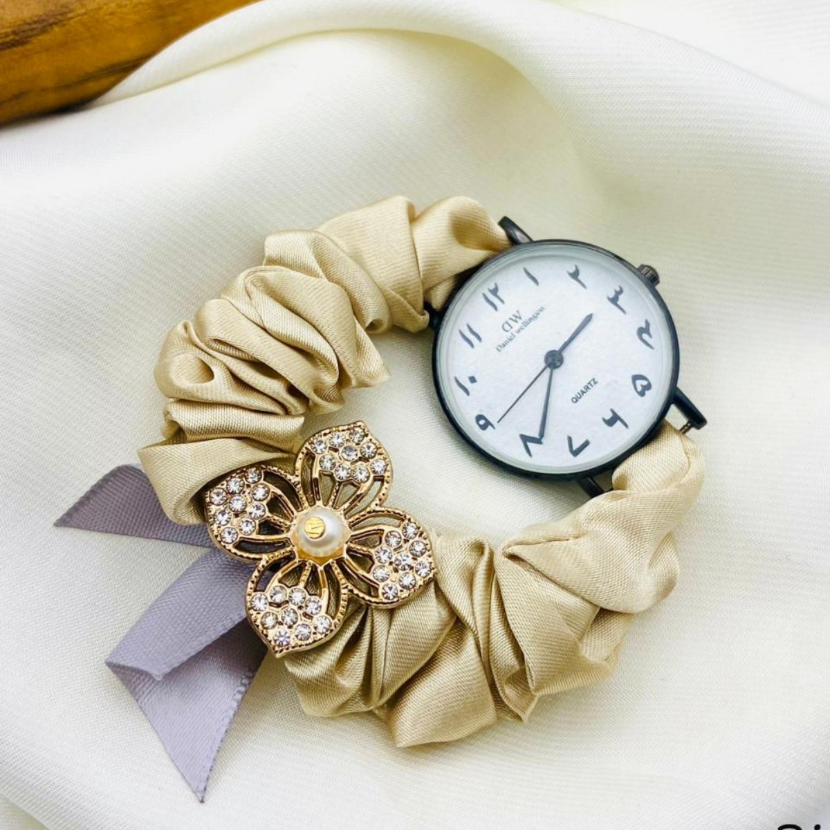 Women's Creative Scrunchie Strap Watch - Elegant Arabic Dial Wristwatch with Shiny Clover Charm