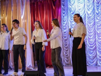 Студенты играют в КВН